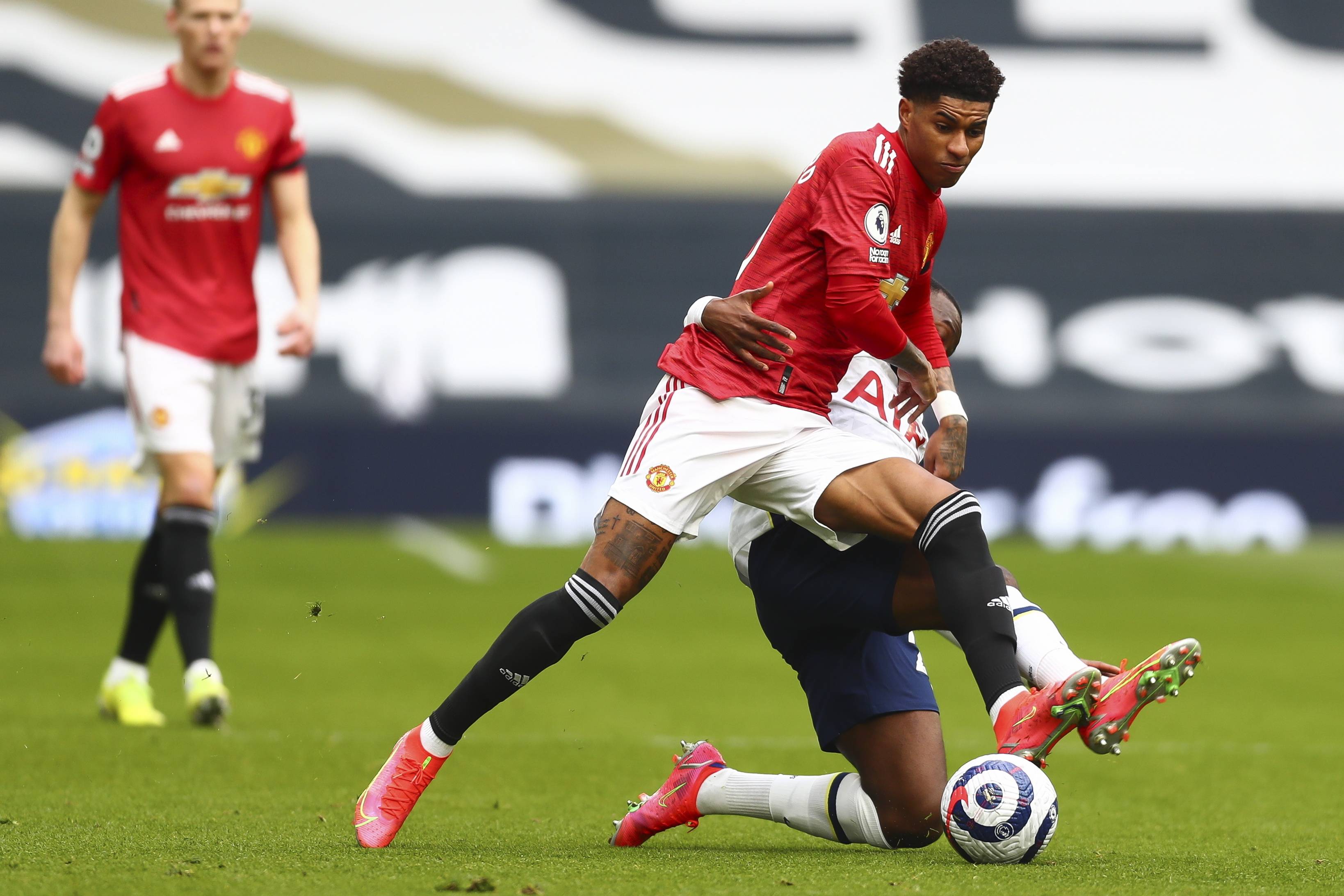 上为澳大利 上为澳大利